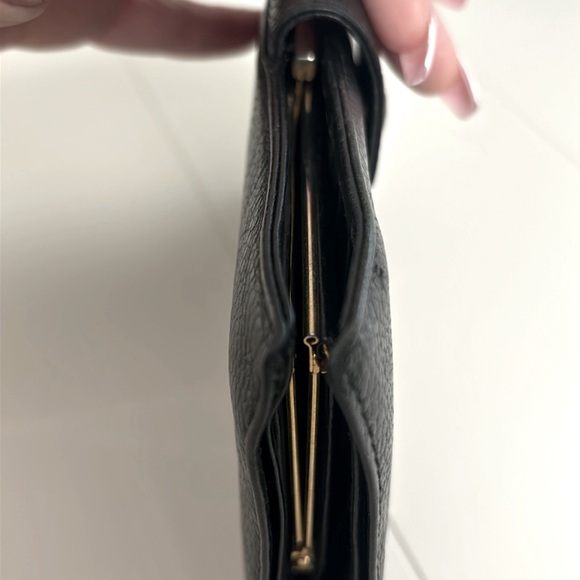 Chanel Black Leather Caviar Interlocking CC Long Bi-fold Wallet - Picture 16 of 17